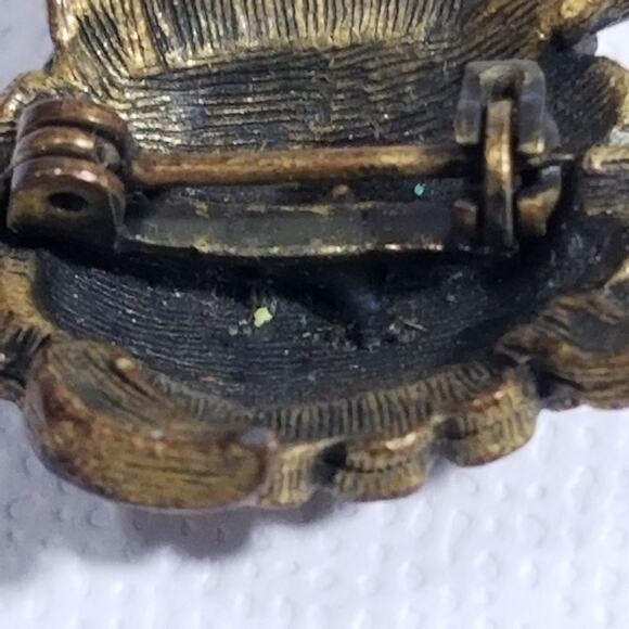 Vintage brass tortoise brooch 1"x7/8" - Picture 10 of 15